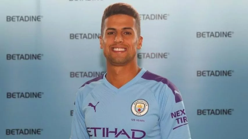 Joao Cancelo hậu vệ cánh phải hay nhất.